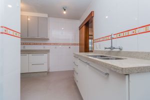 Image 29 - 228698
