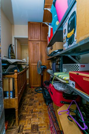 Image 33 - 228900