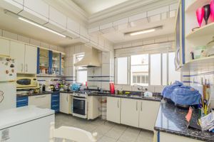 Image 17 - 228933