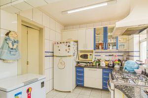 Image 20 - 228933