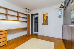 Image 15 - 228940