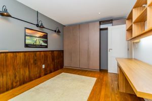 Image 17 - 228940