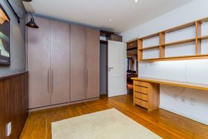 Image 18 - 228940