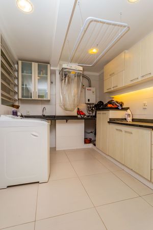 Image 23 - 228940