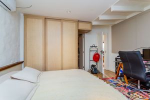 Image 11 - 228947