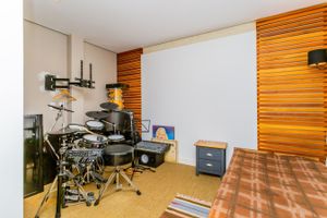 Image 15 - 228947