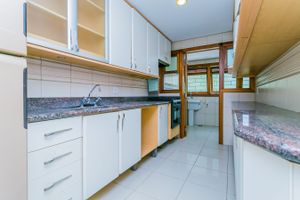 Image 26 - 228985