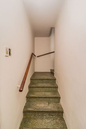Image 29 - 229112
