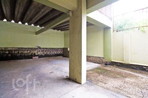 Image 29 - 229325