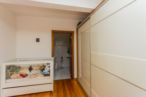 Image 11 - 229352