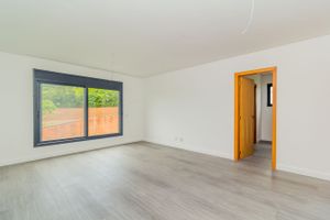 Image 24 - 229444