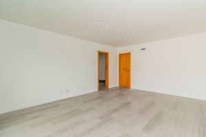 Image 25 - 229444