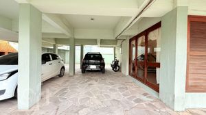 Image 19 - 235595
