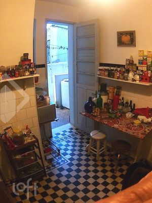 Image 10 - 236005