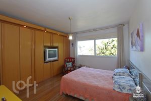 Image 19 - 236618