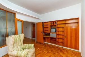 Image 8 - 237750