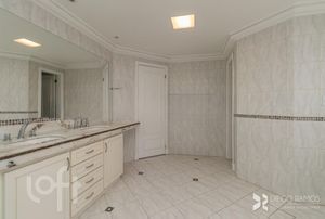 Image 29 - 238599