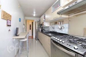 Image 4 - 239992