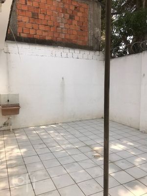 Image 10 - 240100