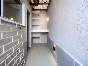 Image 21 - 241056