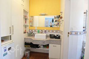 Image 35 - 241302