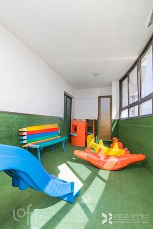 Image 33 - 242198
