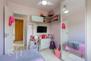 Image 18 - 242215