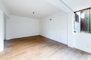 Image 16 - 242402