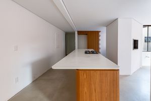 Image 10 - 242402