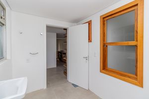 Image 47 - 242402