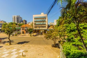 Image 4 - 242406
