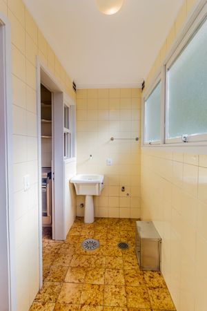 Image 26 - 242463