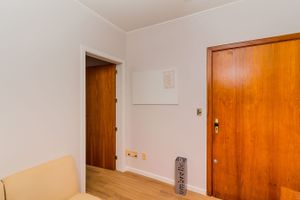 Image 7 - 242760