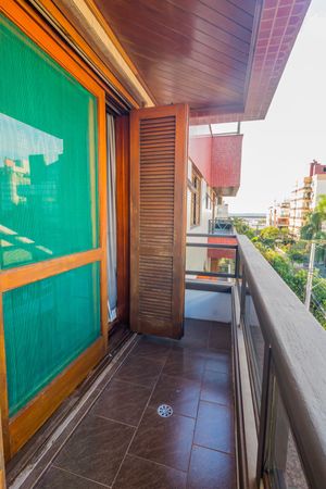 Image 38 - 243384