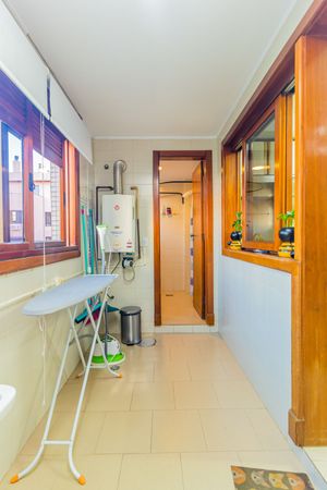 Image 30 - 243384