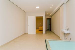 Image 4 - 243584