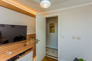 Image 32 - 243679