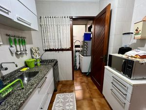 Image 4 - 243818