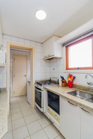 Image 19 - 244582