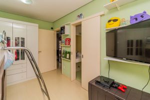 Image 17 - 244812