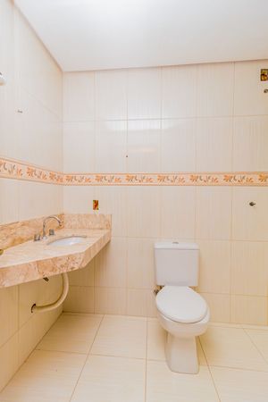 Image 33 - 244824