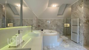 Image 19 - 245769