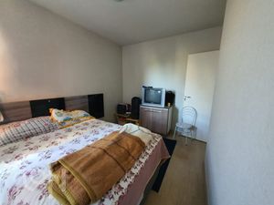 Image 4 - 245822