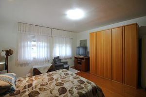 Image 21 - 246954
