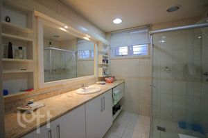 Image 15 - 246954