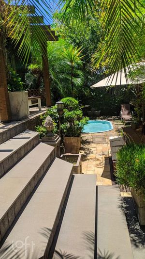Image 18 - 247355