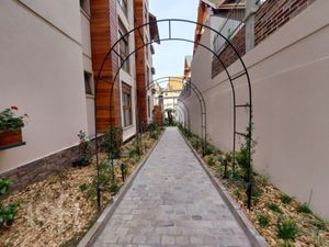 Image 12 - 248385