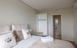 Image 19 - 248704