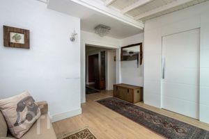 Image 26 - 249593