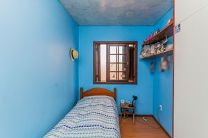 Image 15 - 249690